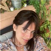 Profesora de apoyo escolar en inglés. Cuento con un C1 y he cursado el primer año de carrera en inglés